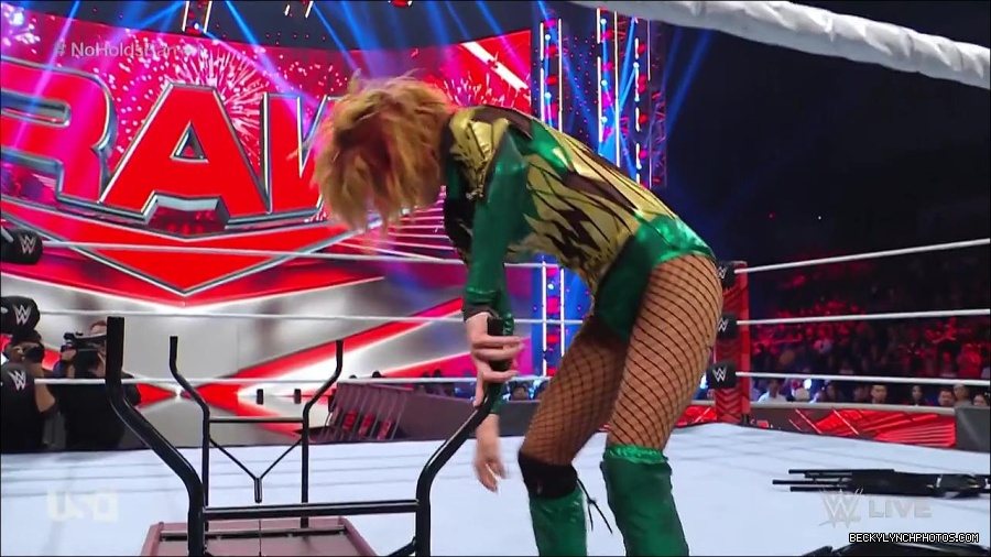 WWE_RAW_4th_July_2022_720p_WEBRip_h264_mp4_008623371.jpg