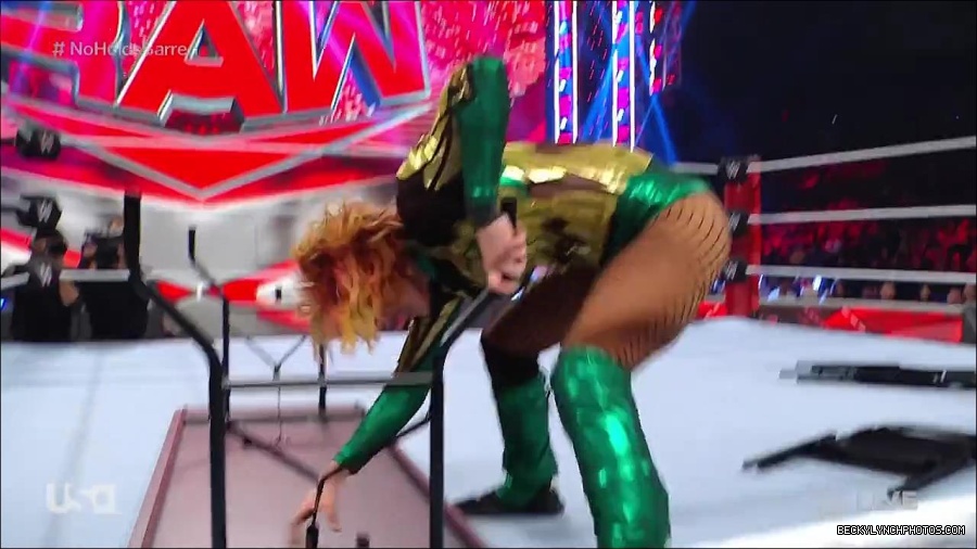 WWE_RAW_4th_July_2022_720p_WEBRip_h264_mp4_008623772.jpg