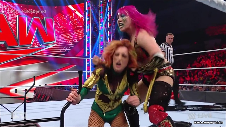 WWE_RAW_4th_July_2022_720p_WEBRip_h264_mp4_008626975.jpg