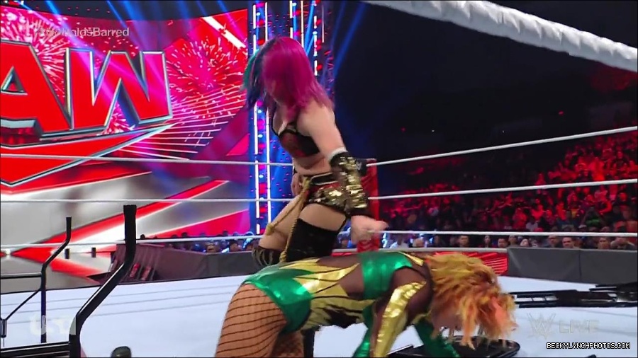 WWE_RAW_4th_July_2022_720p_WEBRip_h264_mp4_008630178.jpg