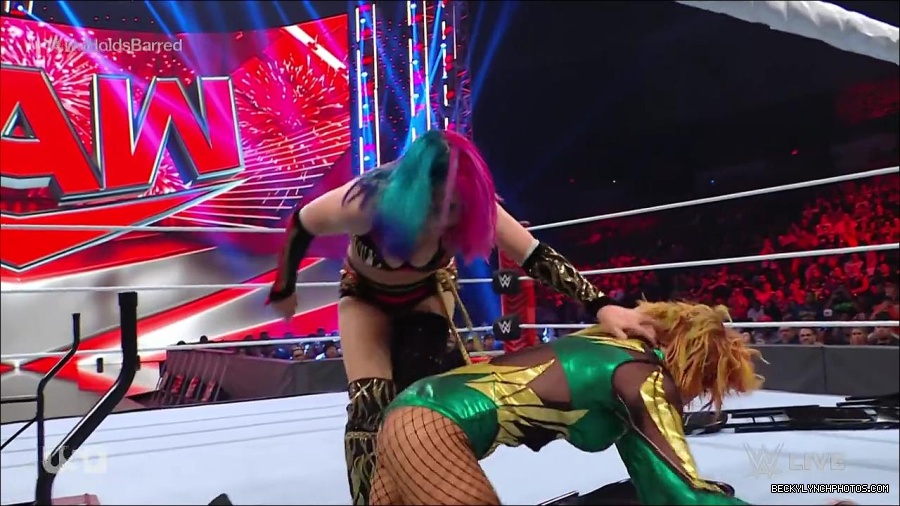 WWE_RAW_4th_July_2022_720p_WEBRip_h264_mp4_008630579.jpg