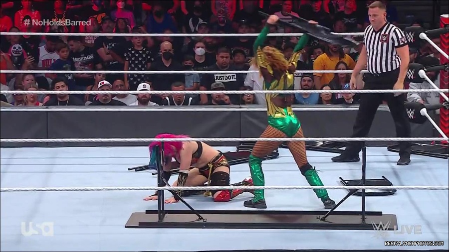 WWE_RAW_4th_July_2022_720p_WEBRip_h264_mp4_008636985.jpg