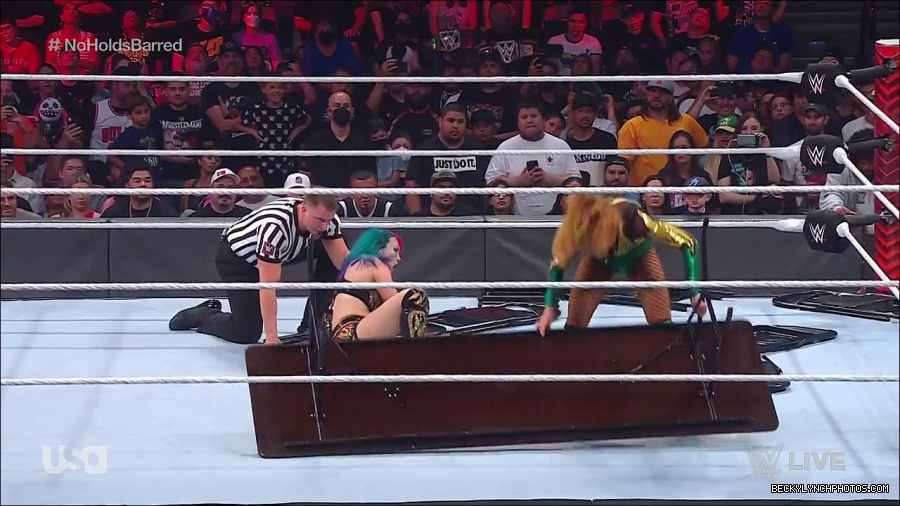 WWE_RAW_4th_July_2022_720p_WEBRip_h264_mp4_008642591.jpg