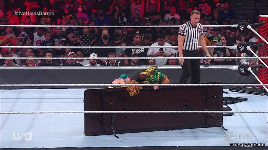 WWE_RAW_4th_July_2022_720p_WEBRip_h264_mp4_008645794.jpg