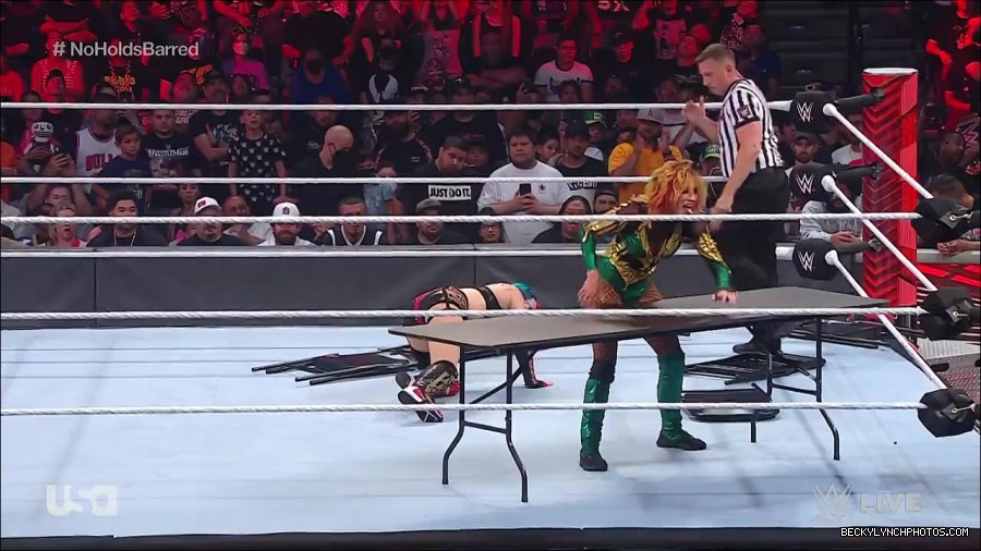 WWE_RAW_4th_July_2022_720p_WEBRip_h264_mp4_008651399.jpg