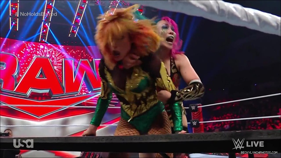 WWE_RAW_4th_July_2022_720p_WEBRip_h264_mp4_008653802.jpg