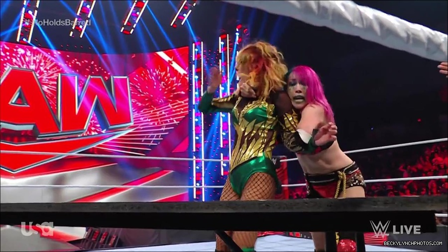 WWE_RAW_4th_July_2022_720p_WEBRip_h264_mp4_008655403.jpg
