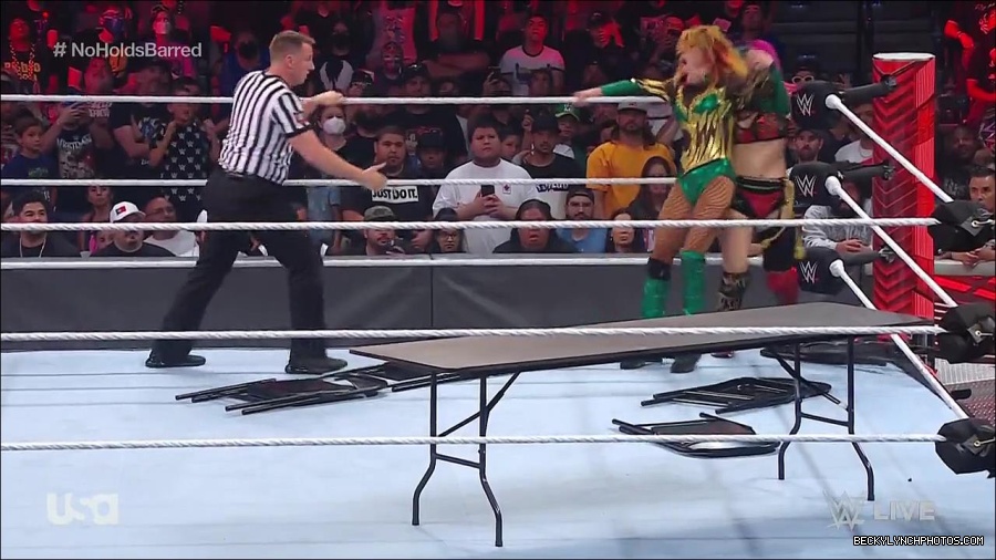 WWE_RAW_4th_July_2022_720p_WEBRip_h264_mp4_008657806.jpg
