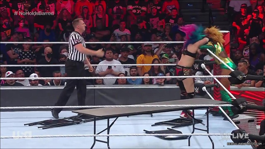 WWE_RAW_4th_July_2022_720p_WEBRip_h264_mp4_008667816.jpg