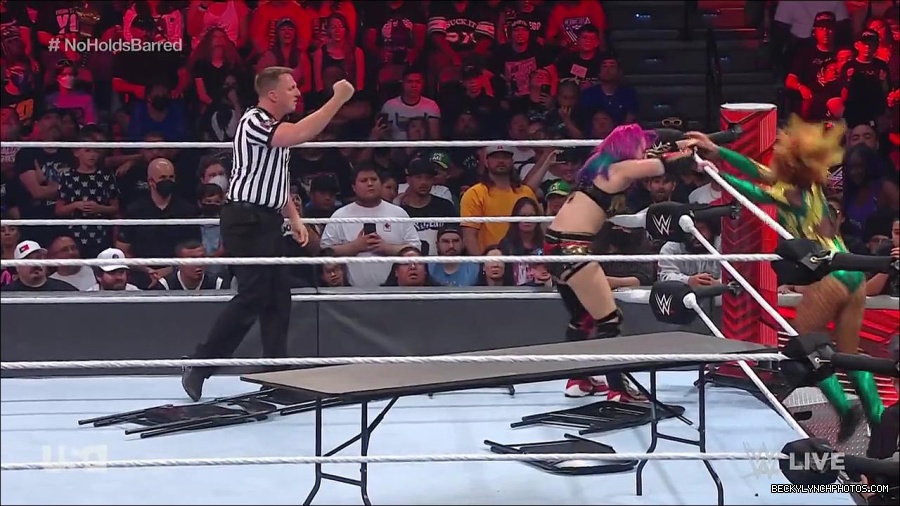 WWE_RAW_4th_July_2022_720p_WEBRip_h264_mp4_008668216.jpg