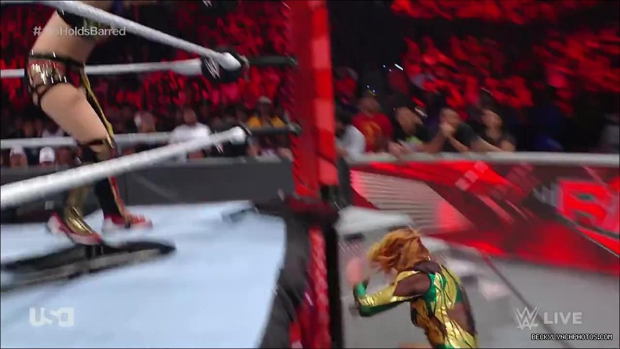 WWE_RAW_4th_July_2022_720p_WEBRip_h264_mp4_008668617.jpg