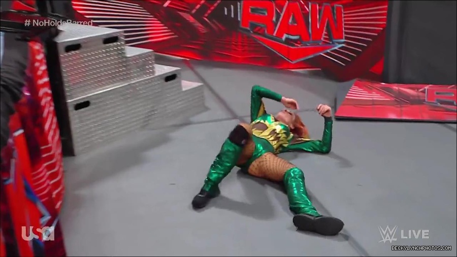 WWE_RAW_4th_July_2022_720p_WEBRip_h264_mp4_008669417.jpg
