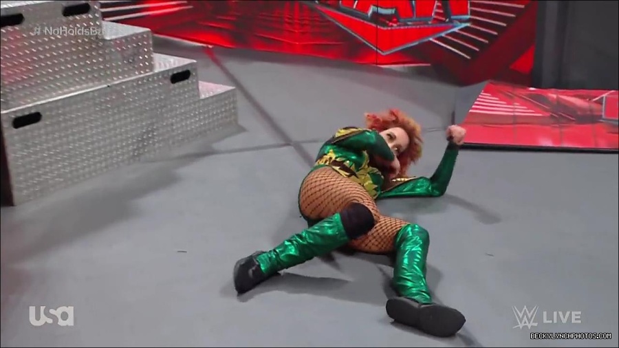 WWE_RAW_4th_July_2022_720p_WEBRip_h264_mp4_008669818.jpg