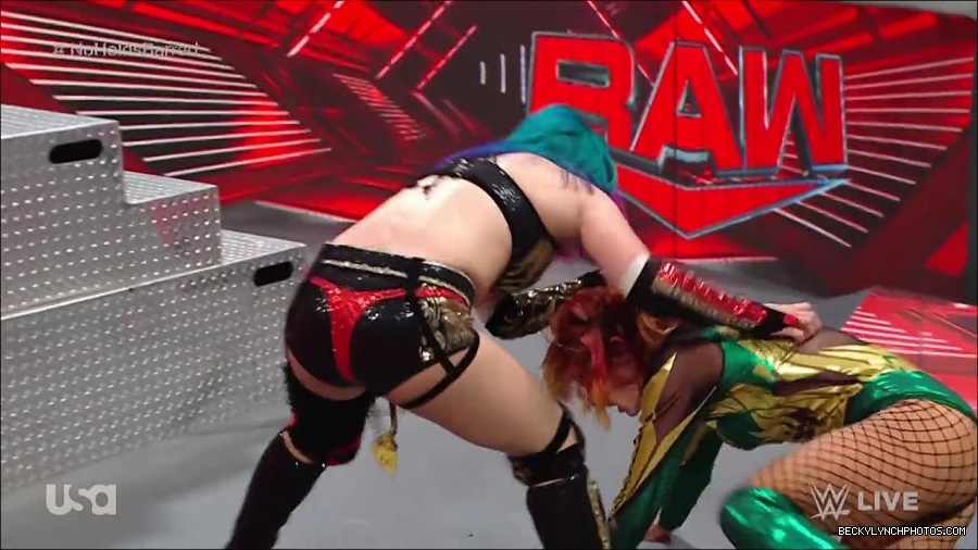 WWE_RAW_4th_July_2022_720p_WEBRip_h264_mp4_008673021.jpg