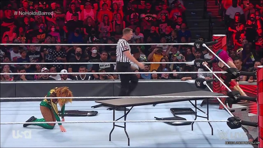 WWE_RAW_4th_July_2022_720p_WEBRip_h264_mp4_008702651.jpg