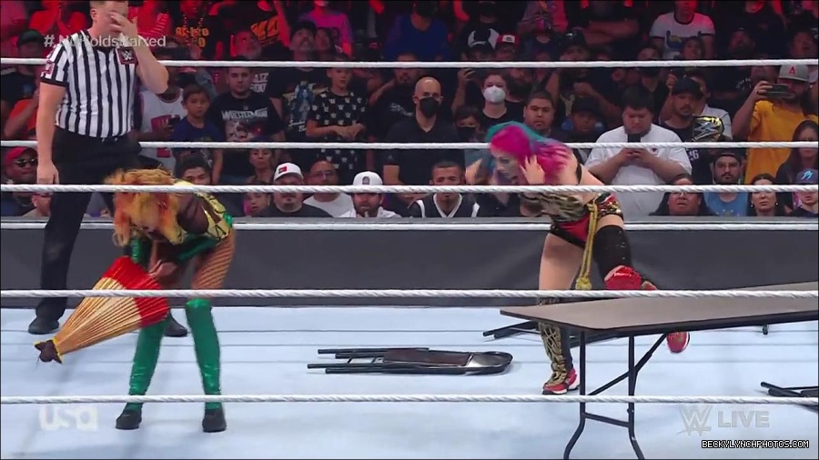 WWE_RAW_4th_July_2022_720p_WEBRip_h264_mp4_008707856.jpg