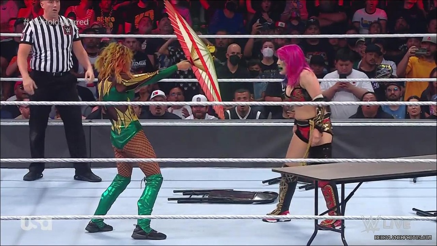 WWE_RAW_4th_July_2022_720p_WEBRip_h264_mp4_008710659.jpg