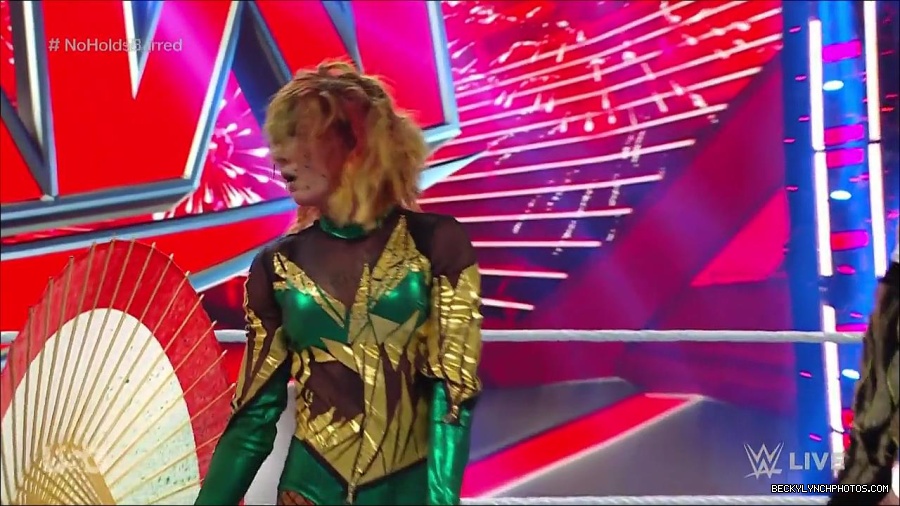 WWE_RAW_4th_July_2022_720p_WEBRip_h264_mp4_008712260.jpg