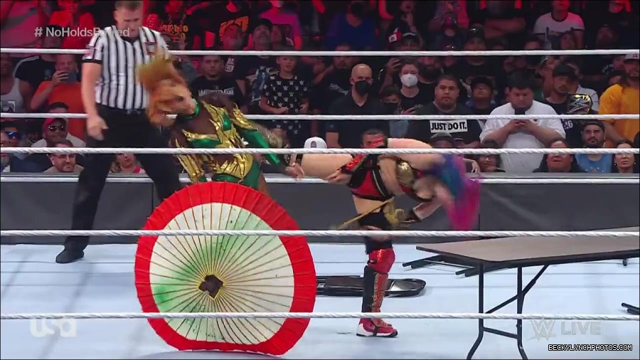 WWE_RAW_4th_July_2022_720p_WEBRip_h264_mp4_008713461.jpg