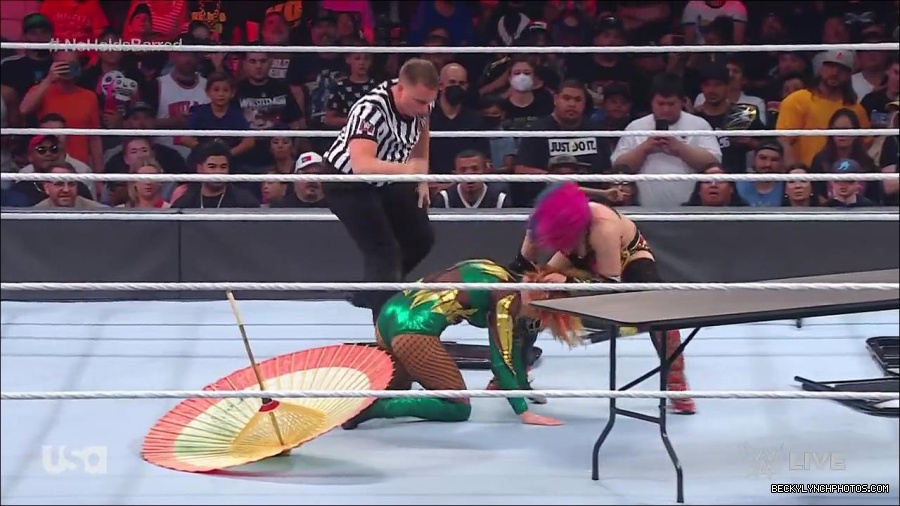 WWE_RAW_4th_July_2022_720p_WEBRip_h264_mp4_008721870.jpg