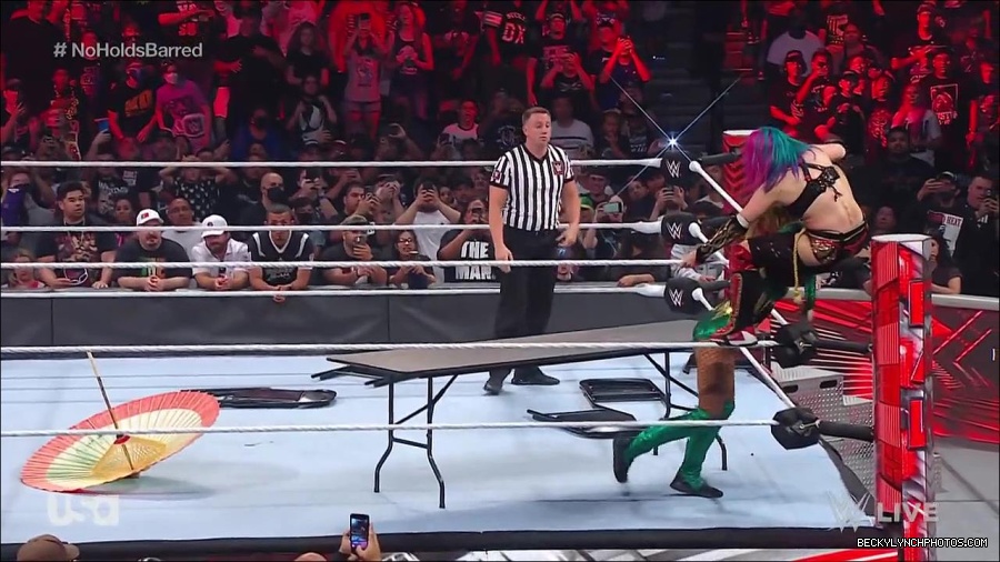 WWE_RAW_4th_July_2022_720p_WEBRip_h264_mp4_008733882.jpg