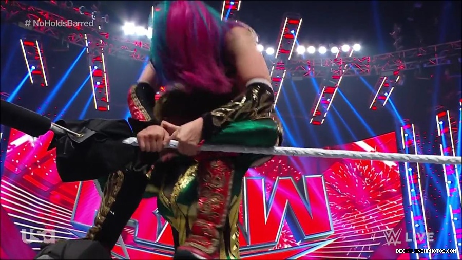 WWE_RAW_4th_July_2022_720p_WEBRip_h264_mp4_008741089.jpg