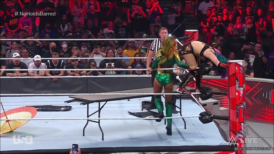 WWE_RAW_4th_July_2022_720p_WEBRip_h264_mp4_008744693.jpg