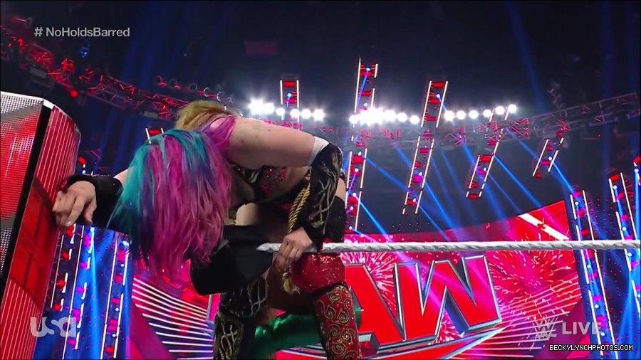 WWE_RAW_4th_July_2022_720p_WEBRip_h264_mp4_008745093.jpg