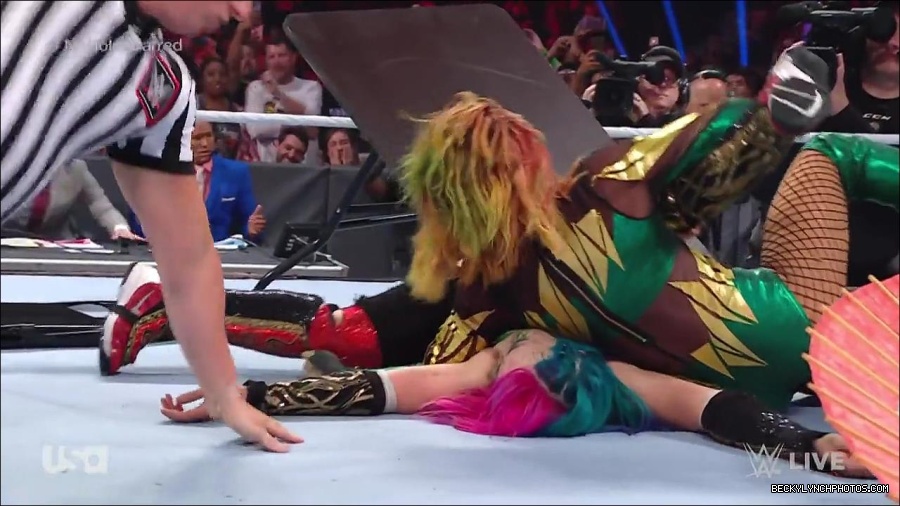 WWE_RAW_4th_July_2022_720p_WEBRip_h264_mp4_008754302.jpg