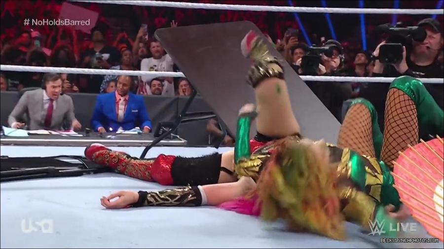 WWE_RAW_4th_July_2022_720p_WEBRip_h264_mp4_008757105.jpg