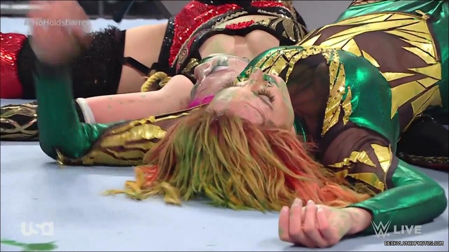 WWE_RAW_4th_July_2022_720p_WEBRip_h264_mp4_008758306.jpg