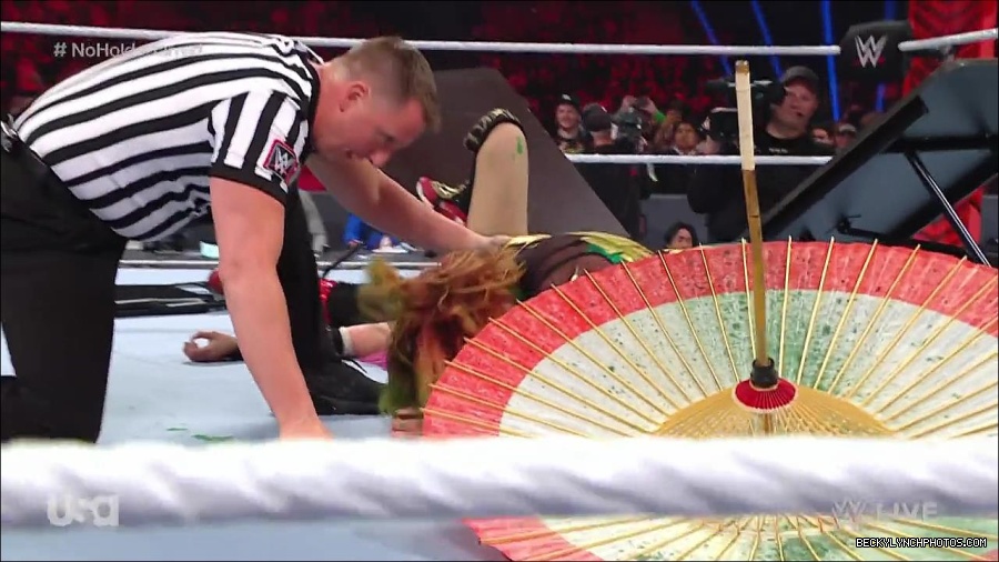 WWE_RAW_4th_July_2022_720p_WEBRip_h264_mp4_008762994.jpg