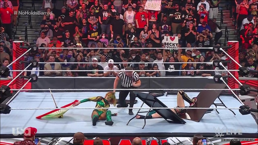 WWE_RAW_4th_July_2022_720p_WEBRip_h264_mp4_008764996.jpg