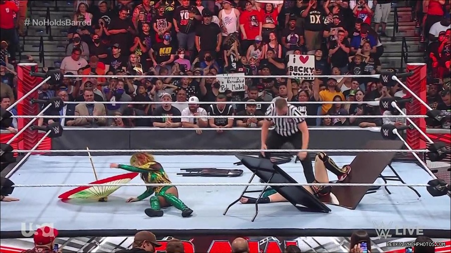 WWE_RAW_4th_July_2022_720p_WEBRip_h264_mp4_008766197.jpg