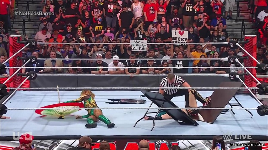 WWE_RAW_4th_July_2022_720p_WEBRip_h264_mp4_008766598.jpg