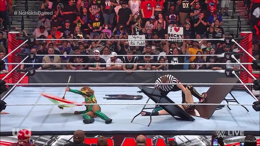 WWE_RAW_4th_July_2022_720p_WEBRip_h264_mp4_008766998.jpg