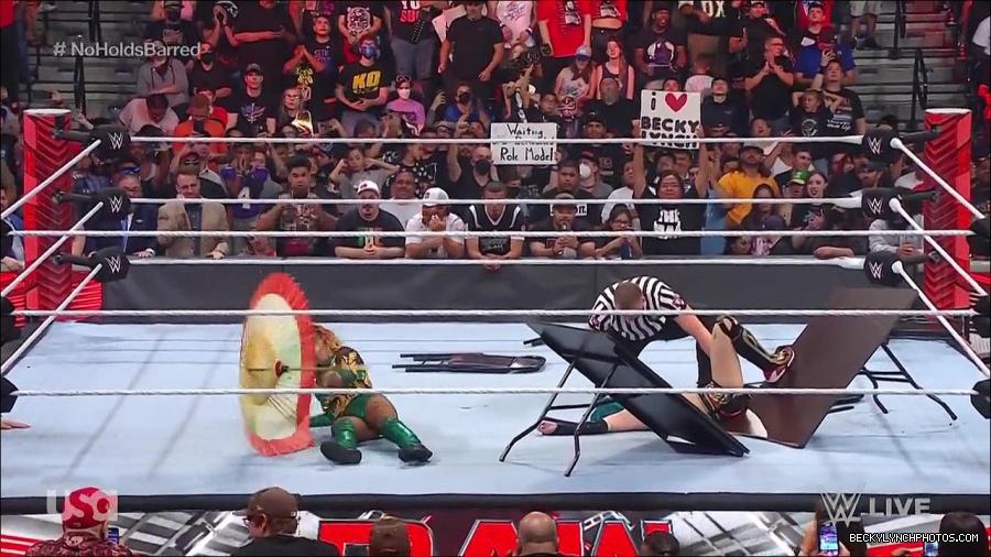 WWE_RAW_4th_July_2022_720p_WEBRip_h264_mp4_008767399.jpg