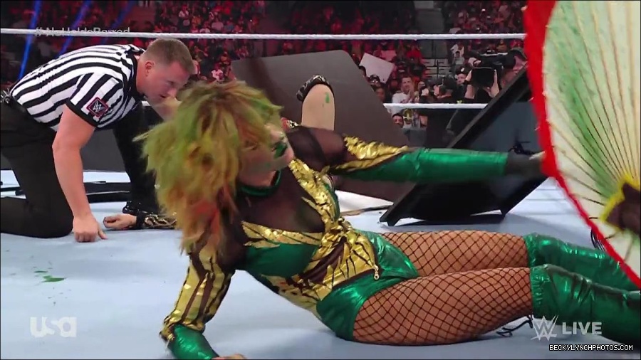WWE_RAW_4th_July_2022_720p_WEBRip_h264_mp4_008767799.jpg