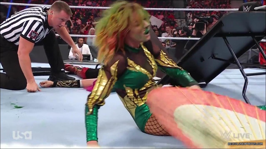 WWE_RAW_4th_July_2022_720p_WEBRip_h264_mp4_008768199.jpg