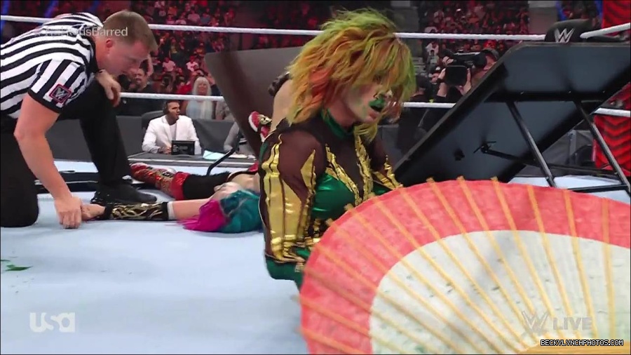 WWE_RAW_4th_July_2022_720p_WEBRip_h264_mp4_008768600.jpg