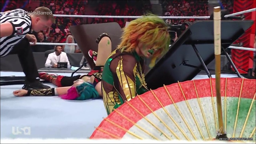WWE_RAW_4th_July_2022_720p_WEBRip_h264_mp4_008769401.jpg