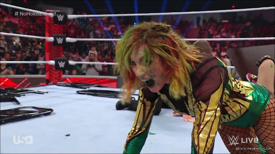 WWE_RAW_4th_July_2022_720p_WEBRip_h264_mp4_008802233.jpg