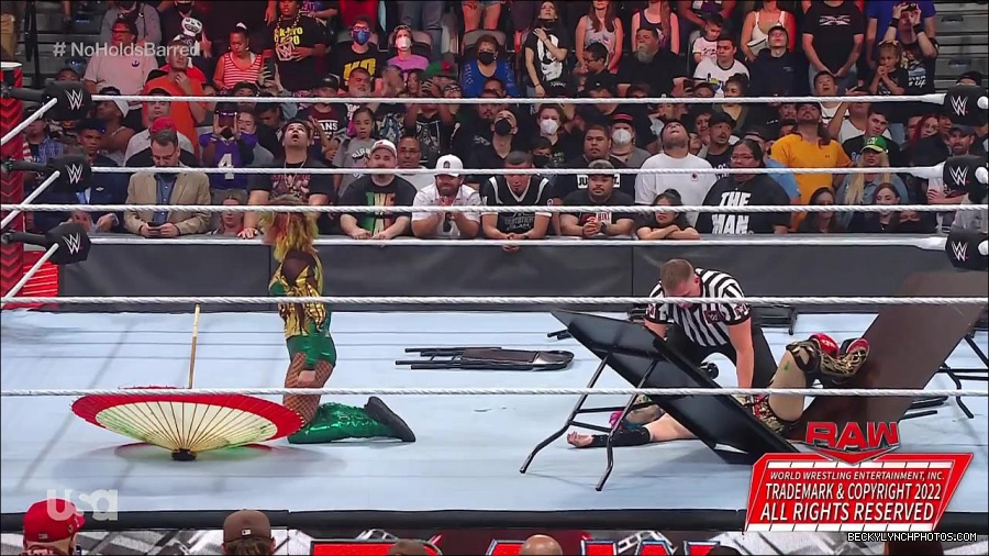 WWE_RAW_4th_July_2022_720p_WEBRip_h264_mp4_008810642.jpg