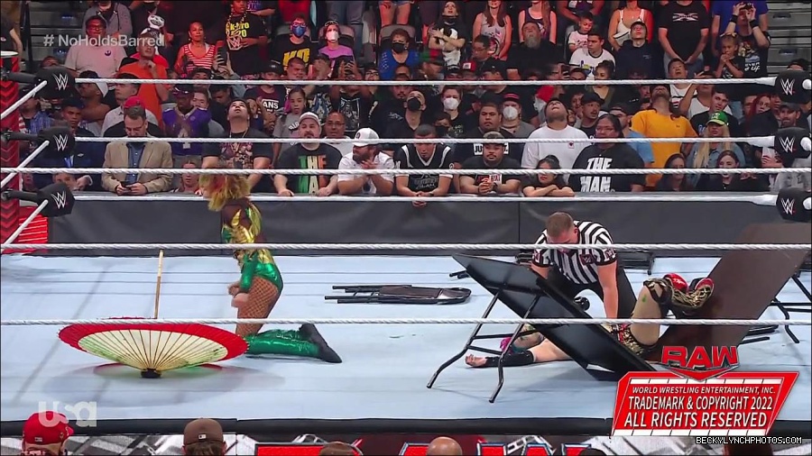 WWE_RAW_4th_July_2022_720p_WEBRip_h264_mp4_008811443.jpg