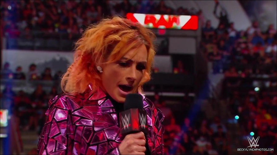 WWE_Monday_Night_RAW_2022_07_11_720p_HDTV_x264-Star_mkv_002188010.jpg