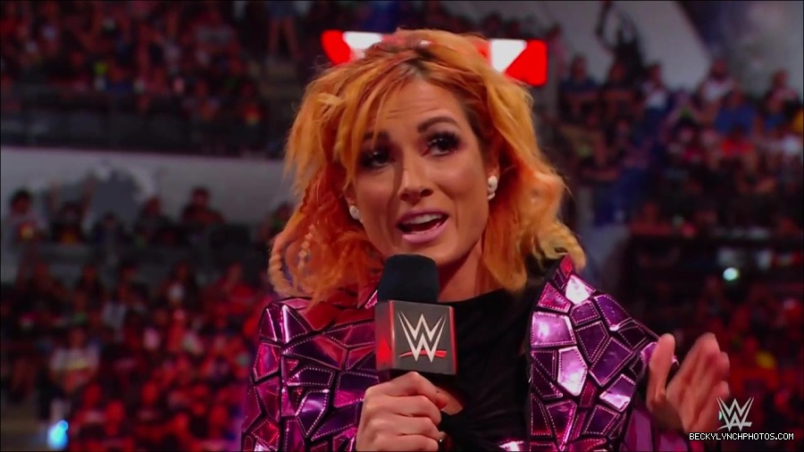 WWE_Monday_Night_RAW_2022_07_11_720p_HDTV_x264-Star_mkv_002196410.jpg