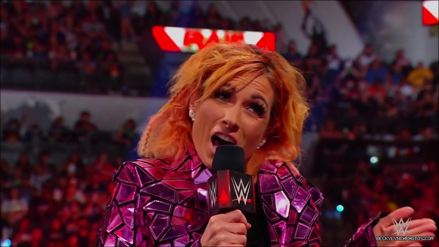 WWE_Monday_Night_RAW_2022_07_11_720p_HDTV_x264-Star_mkv_002197610.jpg