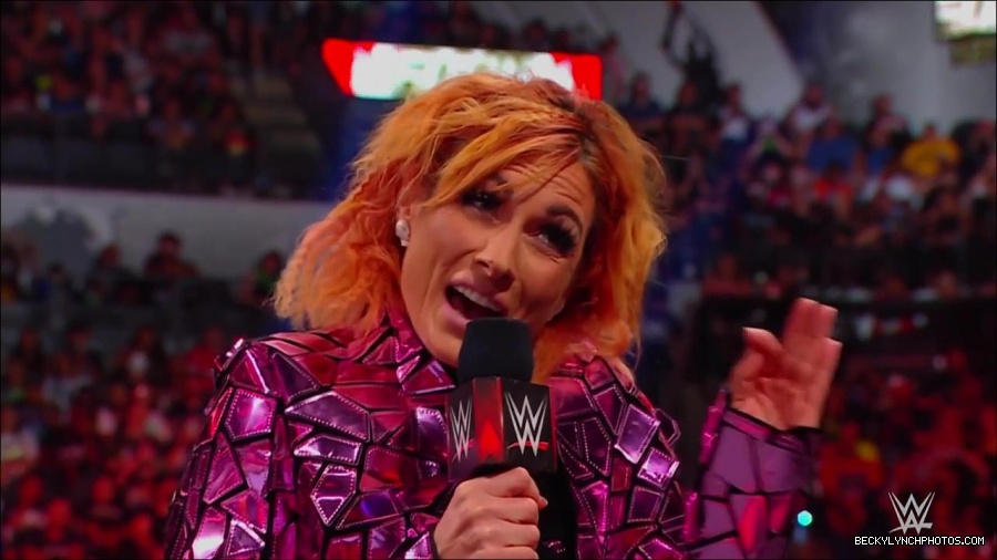 WWE_Monday_Night_RAW_2022_07_11_720p_HDTV_x264-Star_mkv_002198410.jpg