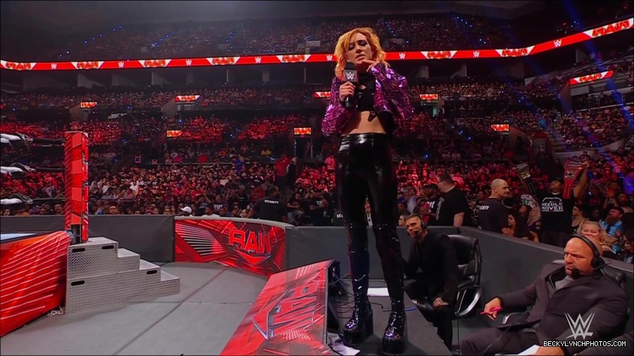 WWE_Monday_Night_RAW_2022_07_11_720p_HDTV_x264-Star_mkv_002200810.jpg