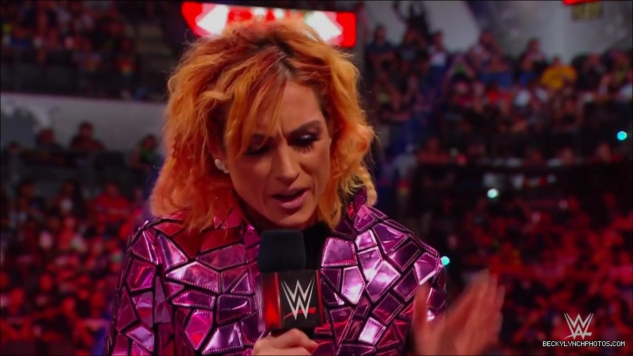 WWE_Monday_Night_RAW_2022_07_11_720p_HDTV_x264-Star_mkv_002204010.jpg